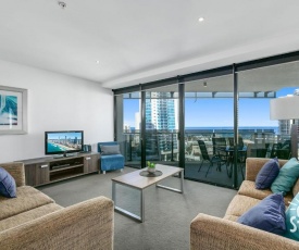 Circle on Cavill — 3 Bedroom with Ocean View in the heart of Surfers!