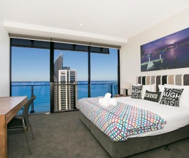 Circle | 2, 3, 4 & 5 Bedroom SkyHomes & Sub Penthouses by Gold Coast Holidays