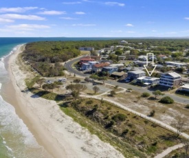 Woorim Beach House with Water Views