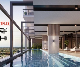 Adelaide CBD Modern Apt with Amazing Views, Cinema, Gym & Pool