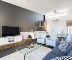 Magnificent Apartment + FREE car park near CBD