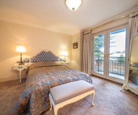 Glenelg Beach Stylish 2 Story Townhouse Sea View