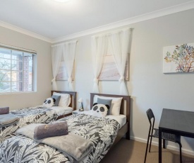 Quiet Private Room in Kingsford near UNSW, Light railway&bus 6 - ROOM ONLY