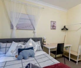 Quiet Private Room in Kingsford near UNSW, Light railway&bus G2 - ROOM ONLY