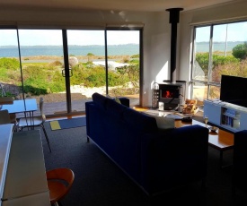 Coorong Waterfront Retreat