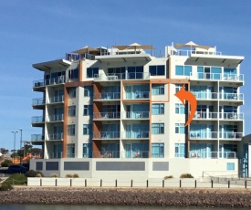 Wallaroo Marina Waterfront Luxe Apartment