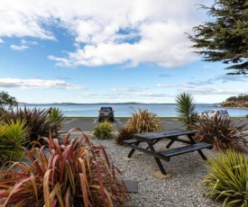 Beachfront Apartment Blackmans Bay