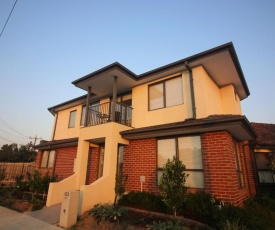 Melbourne Airport House - Three Bedroom House