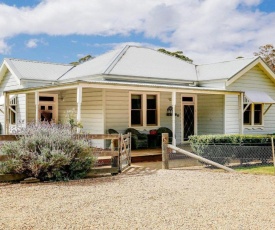 OATLEY COTTAGE Alpine Southern Highlands 4pm Check Out on Sundays