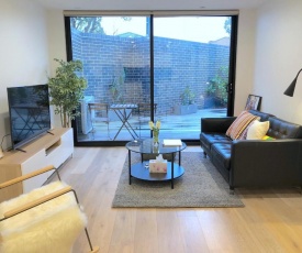 Pride Bentleigh Apartment with Private Garden