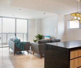 Modern 2 bedroom Apartment in the Heart of Burwood