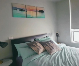 Modern CBD Apartment - Free Secure Parking and Wifi