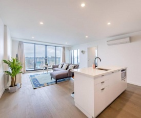 Modern Luxury 3 Bedroom Apartment with Sea Views