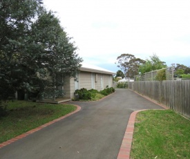 5 Little Penguin Crt, Cowes - Cottage near the Beach