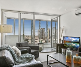 Modern Two Bedroom Apartment in Melbourne CBD