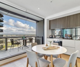 Stylish Apartment With Views at Docklands Waterfront