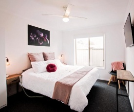 Sunny Shackell - Echuca Moama Holiday Accommodation