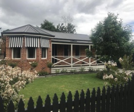 Acacia House - Central Healesville - Yarra Valley