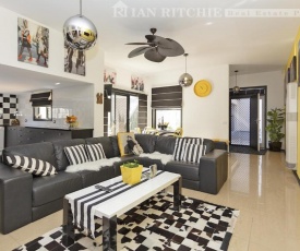 Marilyns Place: Private + Spacious + Central