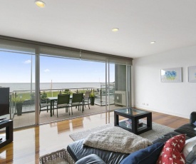 LOUTTIT BAY APARTMENT 1 - Free wifi, ocean views and the ultimate location