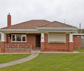 Red Brick Beauty - Central Cottage