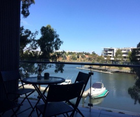 Marina View Apartment on the Maribyrnong River, Melbourne