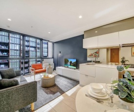 A Cozy & Modern 2BR Apt Near Crown and Southern Cross