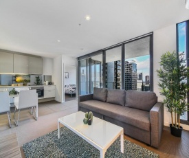 Elegant 2BR Apt Next to Southern Cross with Amazing Views