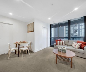 luxury 2 bed 2 bath apt in CBD