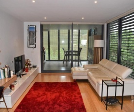 Spacious Apartment in the Heart of Melbourne's CBD