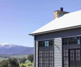 Coombs Hill Barn