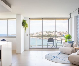 Coogee Beach Designer Penthouse with Parking