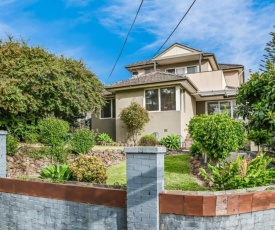 Mt Waverley 3 Bedroom Family Unit with everything