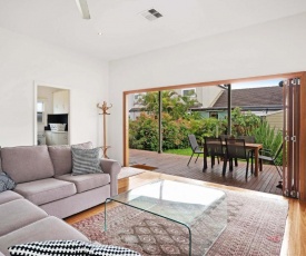 Newcastle Short Stay Accommodation - Cooks Hill Cottage