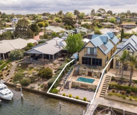 The Loft - Waterfront with Private Pool