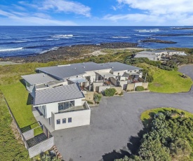 HEARN'S BEACHSIDE VILLA 3