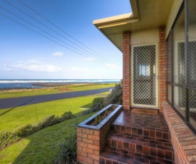 Swimmers' Rest - uninterrupted panoramic ocean views