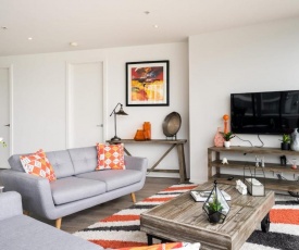 Upscale, Colourful Apartment in Port Melbourne