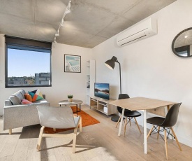 Comfy 2-Bed Balcony Unit near Iconic Chapel St