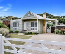 Cute Cottage on Cain - beach at end of street