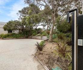 SeaSide Serenity: tennis court & back beach