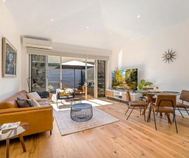 2-Bed House with BBQ Deck near Trams and Albert Park