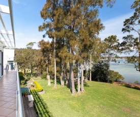 Unit 1 44 Danalene Pde fantastic waterfront property with air con