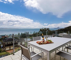 ‘Maison de la mer’ 30 Mulubinda Parade – luxurious, linen, aircon and panoramic views