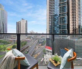 A Lux & Bright 2BR Apt with City Views in Southbank