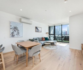 Chic Balcony Unit with City Views on Kings Domain