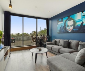 One-Bed Apartment With Balcony and Luna Park Views