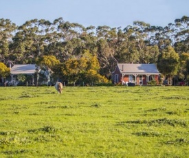 Freshwater Creek Cottages & Farm Stay