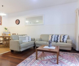 B2 Broadway Abode close to Swan River, UWA & Hospitals