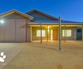 1 Kestrel Place - Great House with a Massive Garage